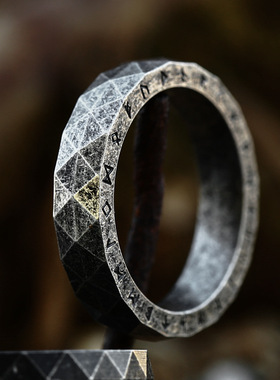 卢恩符文黑色复古戒指男高级感个性嘻哈立体菱格钛钢指环欧美潮牌