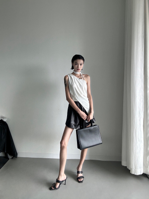 THEA买手店SENSEAWEEK25SS不规则黑白色系带背心