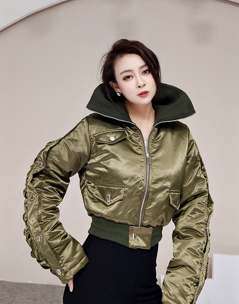 2026新款小众设计军绿色帅气时尚女士夹克短款棉服加棉外套