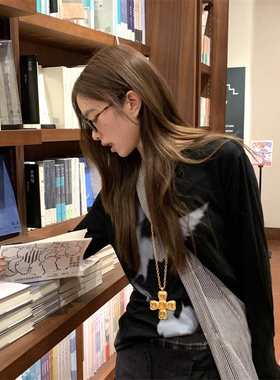 中古风金色四面蝴蝶项链复古十字架高级感轻奢毛衣链小众设计颈链