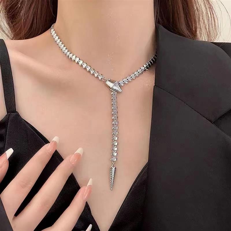 AA6201蛇形项链女轻奢小众装饰品复古欧美链条高级感气质毛衣链