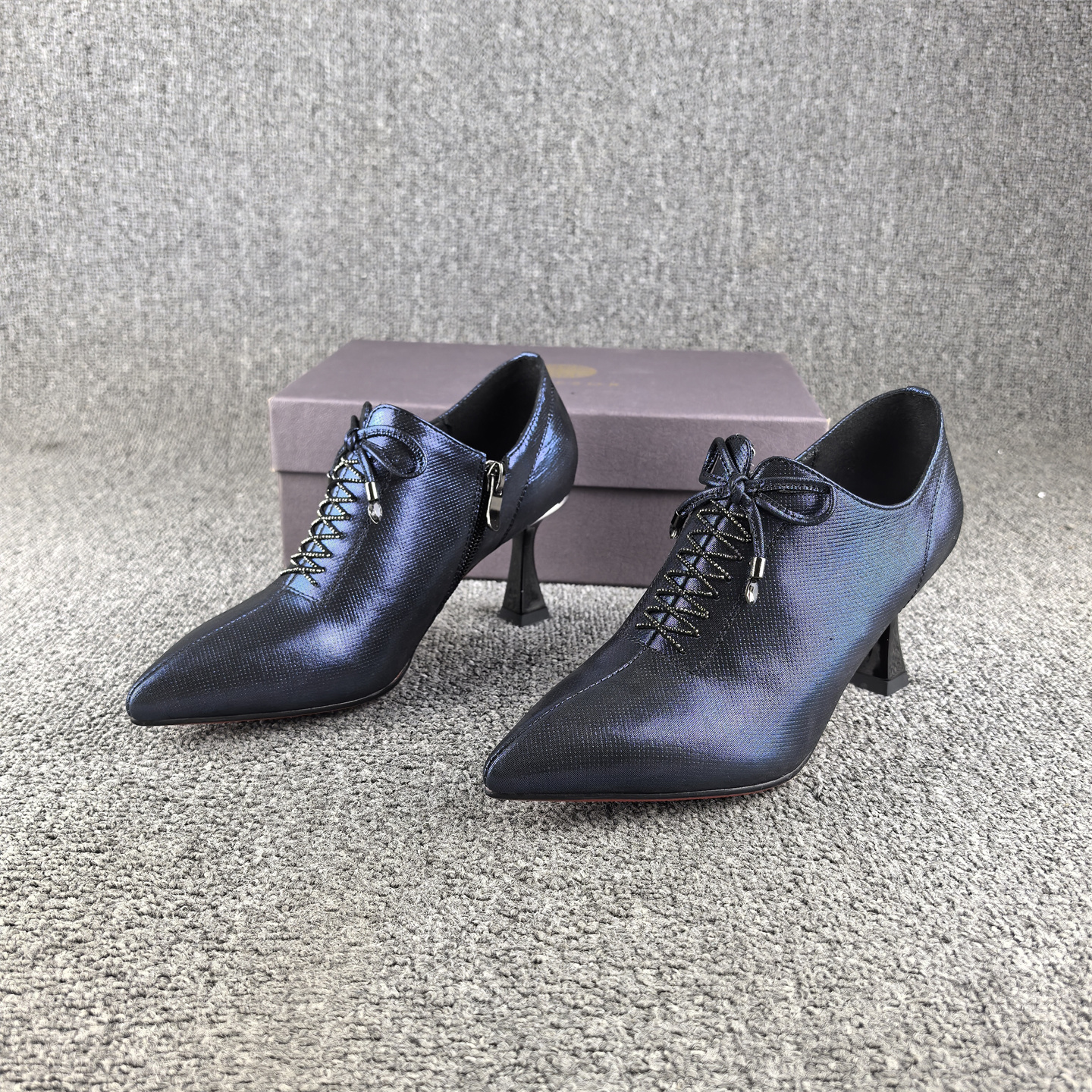 断码处理压纹羊皮民族风深口单鞋女春秋款尖头高跟真皮女鞋侧拉链