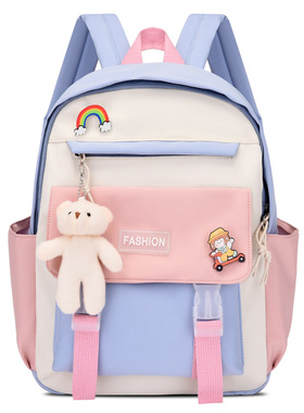 新款幼儿园大班书包小学生一年级书包韩版撞色儿童双肩背包带挂件