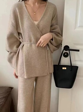 Style Suit Women's High-end Popular Age-reducing Knitted Two