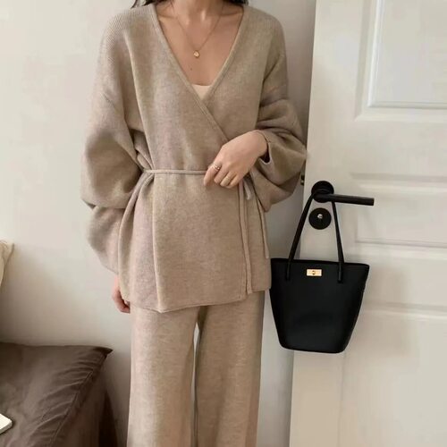 Style Suit Women's High-end Popular Age-reducing Knitted Two