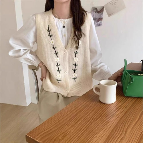 Vintage Embroidered Knitted Vest Women's 2026 Stacked Top De