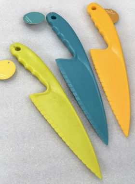 成本法国pp塑料7寸锯齿切蛋糕刀/切汉堡油饼玉米刀COUTEAU GATEAU