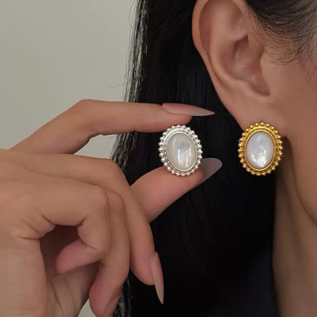 复古宫廷风珠边耳钉椭圆白贝母小众设计耳环金银双色轻奢百搭耳饰