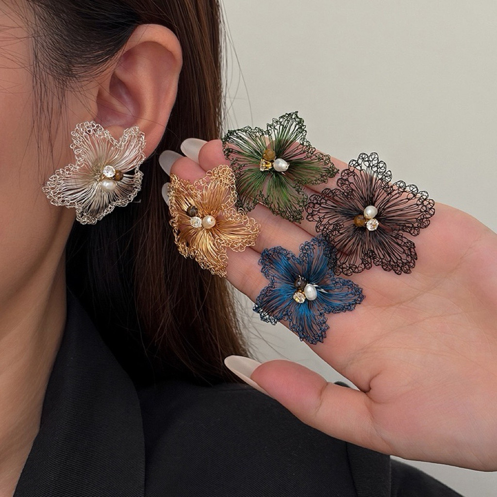 跨境金属丝编织花朵耳环镂空网织立体花耳钉珍珠花蕊浪漫轻奢耳饰