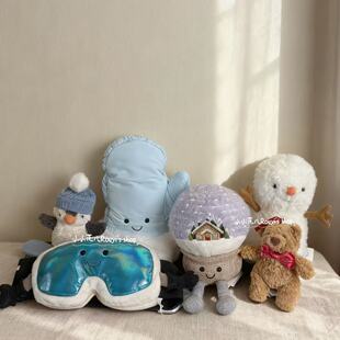 英国JELLYCAT手套滑雪镜 滑板企鹅 雪人巴熊挂饰 毛绒玩具 雪景球