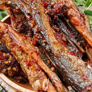 湖南特产道县香辣手撕柴火鱼烟熏火焙鱼仔开胃下饭菜麻辣熟食瓶装