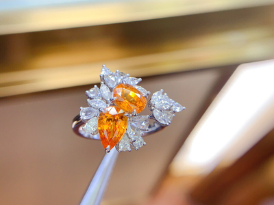 18k金镶嵌天然芬达石榴石戒指女款情人节生日礼物2.135克拉