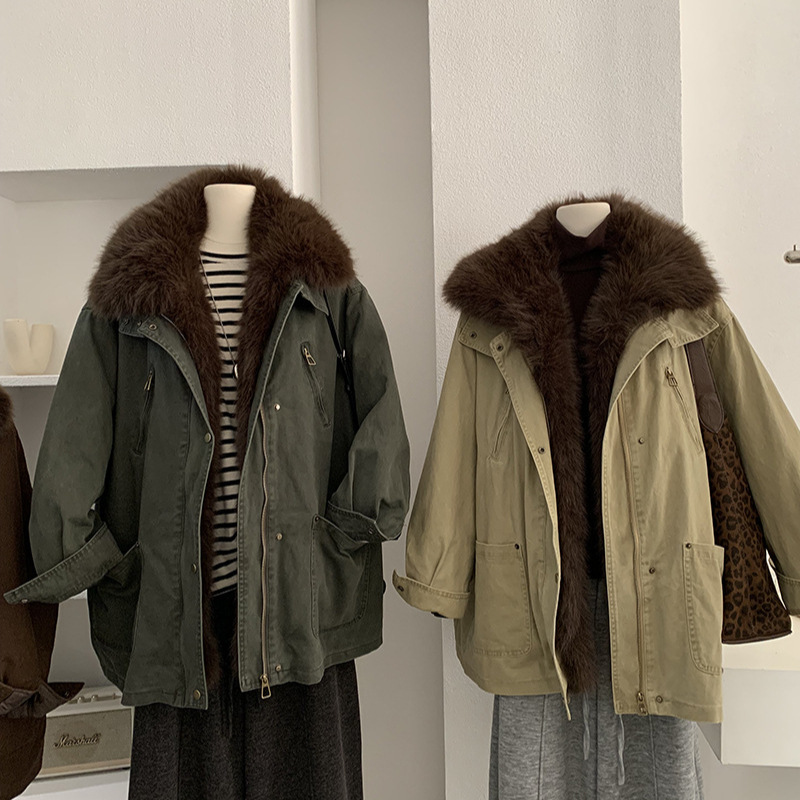 2025冬新款大翻领毛毛拼接工装羽绒服休闲中长款白鸭绒派克服外套