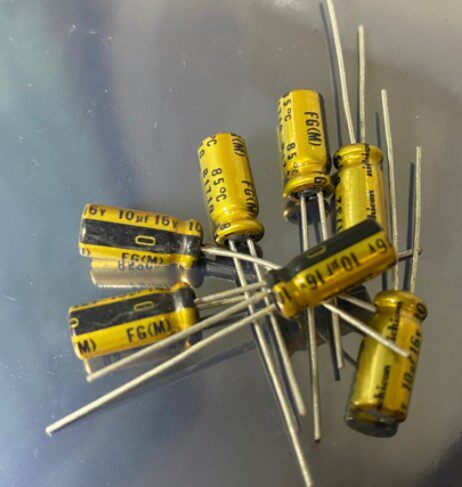 100个=37元尼吉康 nichicon （fine gold）FG铜脚 10uF/16V电容器
