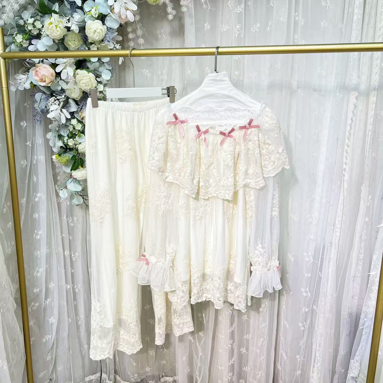 莱雯尼女莫代尔刺绣网纱