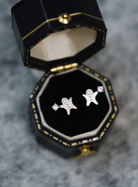 「摘颗星给你」925纯银迷你可爱姜饼人小耳钉粉色锆石小巧耳环女