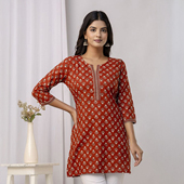 印度进口民族风服饰女成人纯棉印花上衣圆领日常休闲套头红色短款