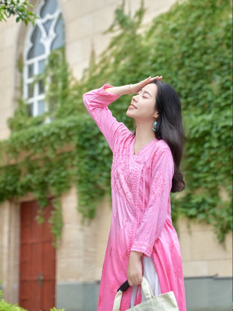 B1-1-2 INDIAN WOMENS IMPORTED ETHNIC STYLE MEDIUM LENGTH COTTON GRADIENT PINK HAND-EMBROIDERED THIN ROBE IS BREATHABLE
