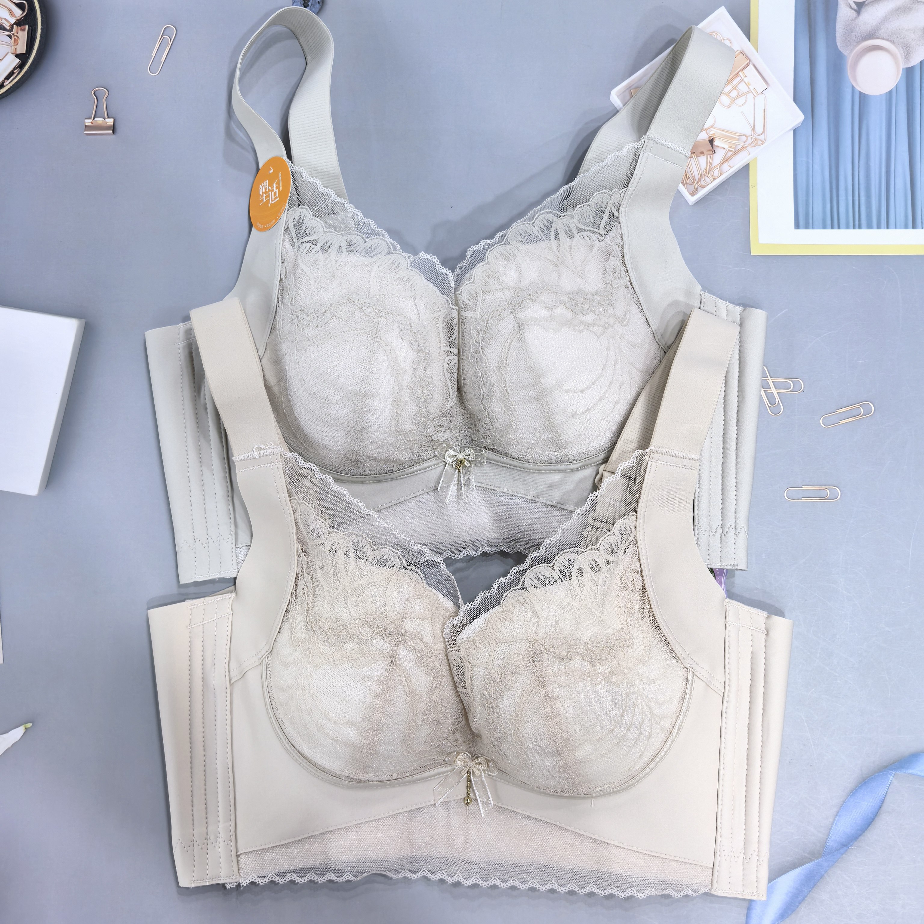 新品中薄B杯托玛琳按摩颗粒内衣五排扣无钢圈聚拢收副乳调整文胸