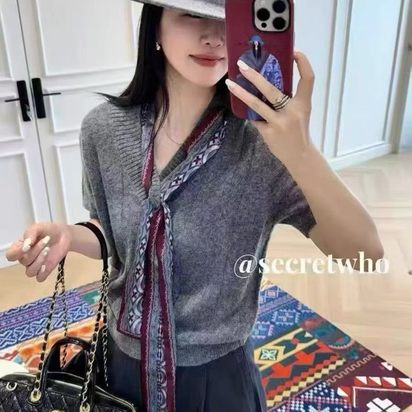 欧洲站2025早秋新款欧货女潮时尚软糯气质丝巾V领短袖羊毛针织衫