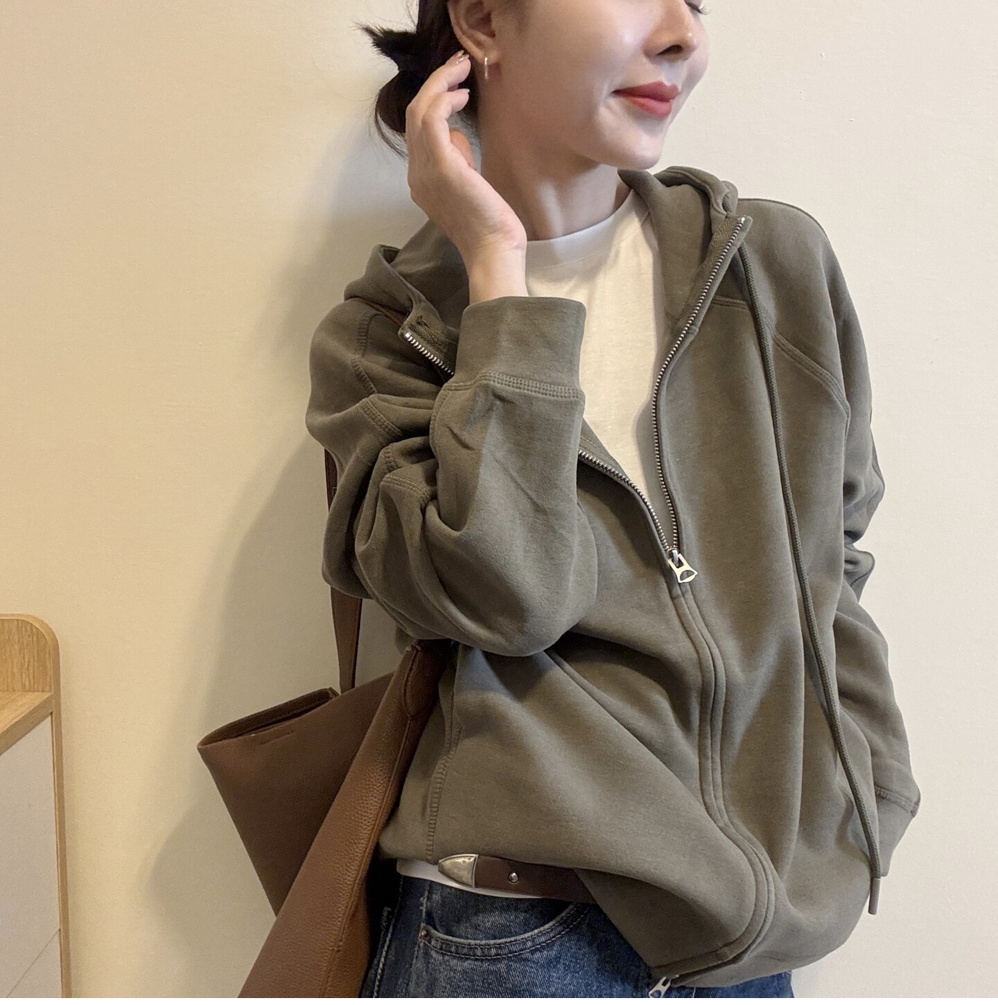 宽松休闲抽绳连帽卫衣开衫女欧洲站2026秋季新款欧货短款外套上衣