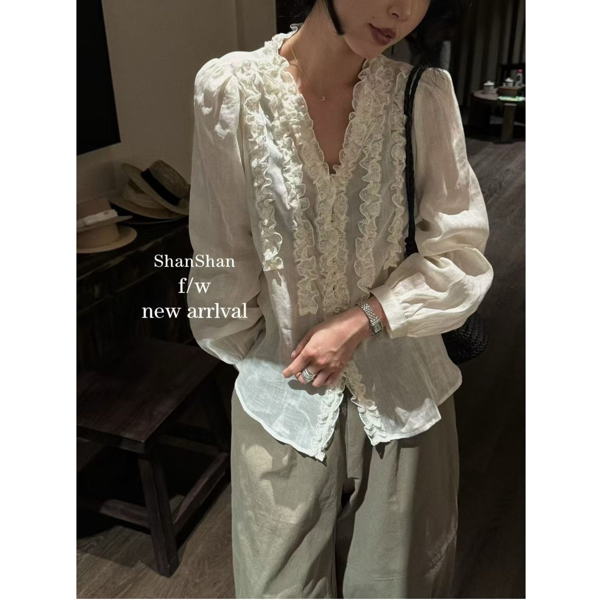 欧洲站2026春季新款欧货女潮韩版温柔木耳边拼接V领长袖衬衫上衣