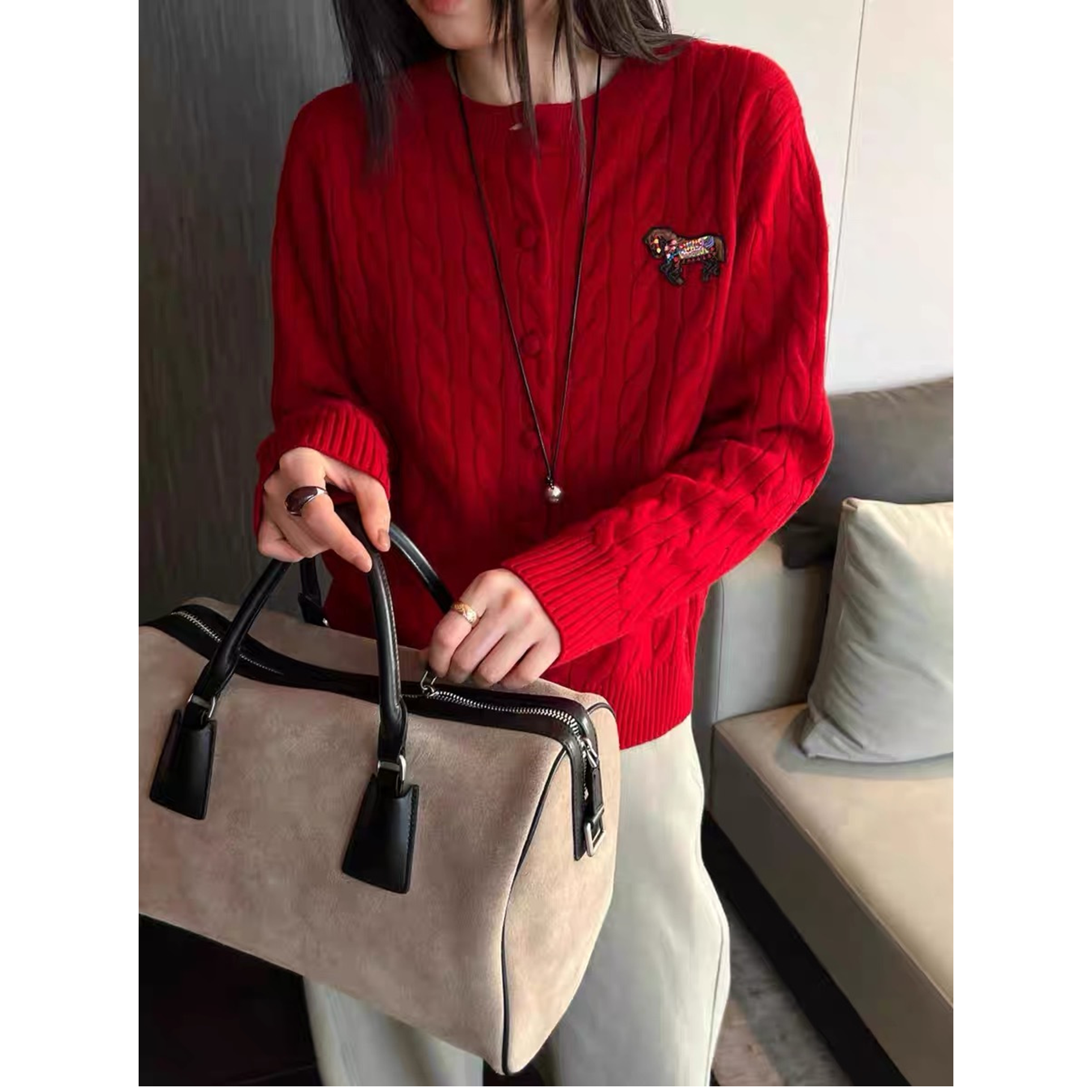 欧洲站2025冬季新款女时尚彩色小马刺绣圆领麻花羊毛针织开衫毛衣