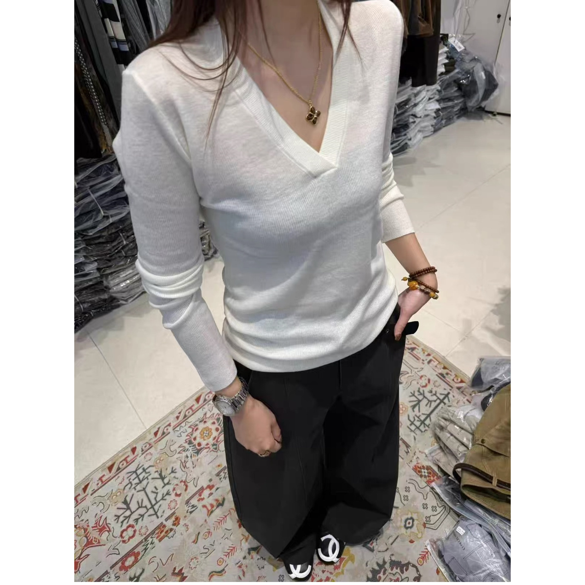 纯色百搭修身V领羊毛针织衫女欧洲站2026秋季新款欧货套头打底衫