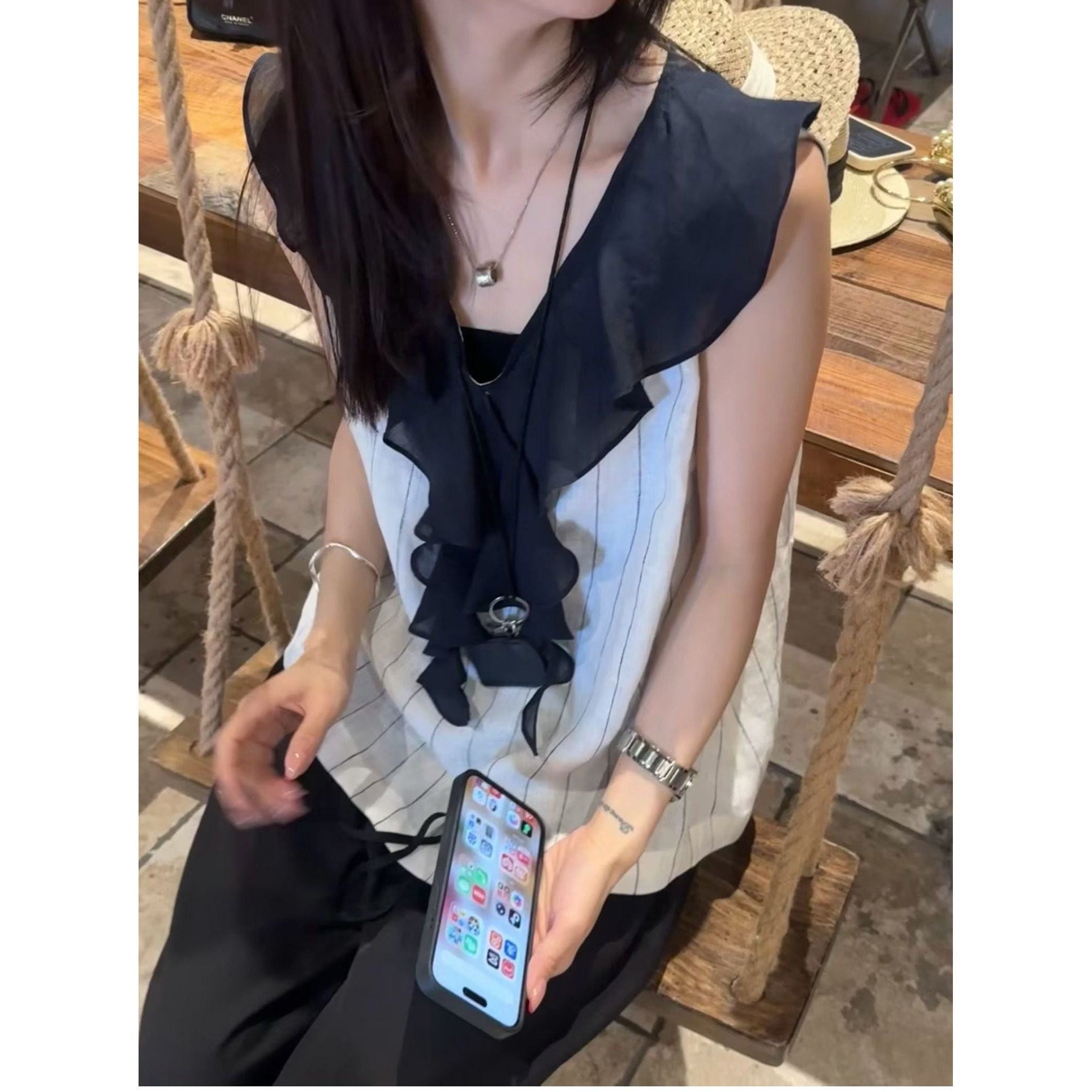 欧洲站2026夏季新款女潮韩版时尚V领荷叶边条纹无袖苎麻衬衫上衣