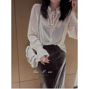 欧洲站2025冬季新款女潮法式高级感立体花朵系带立领长袖丝绒衬衫
