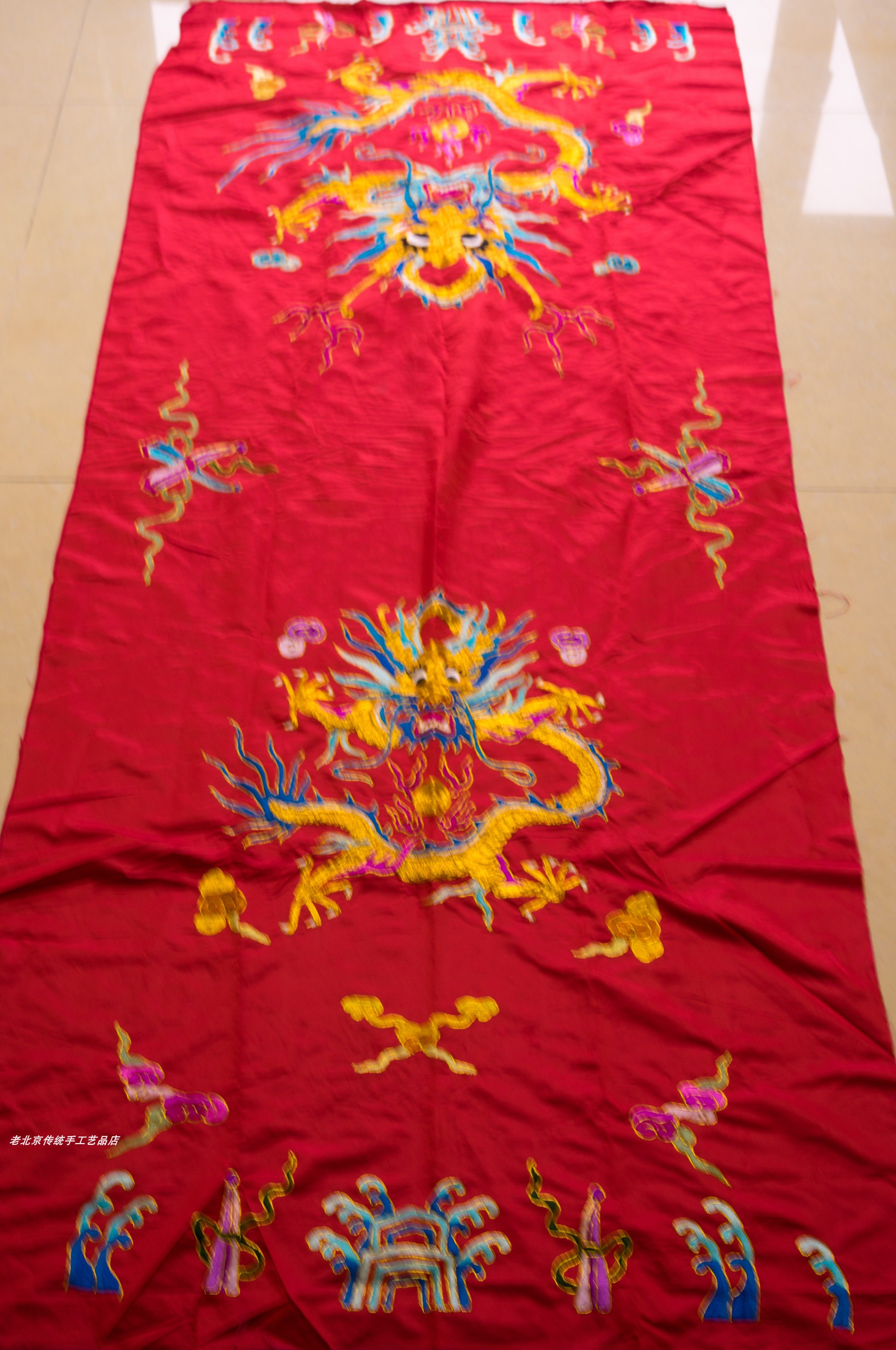 盘金龙袍蟒袍戏服真丝衣服布料装饰画手工绣品老绣片京绣手工刺绣