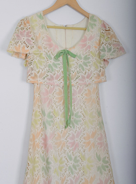 粉彩蕾丝镂空/ 假两件式长裙 1960-70s USA制 胸口绿色缎带装饰