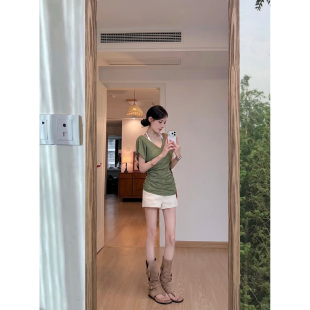 收腰显瘦气质绝美微透上衣 t恤女夏薄款 美式 辣妹v领正肩苔绿色短袖