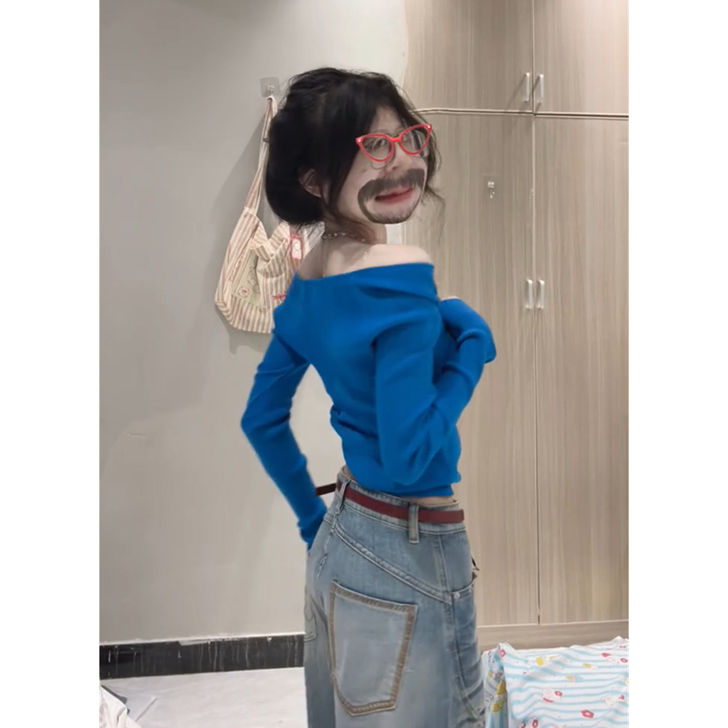 美式辣妹心机镂空扭结v领针织衫女早秋设计感修身显瘦纯欲风上衣
