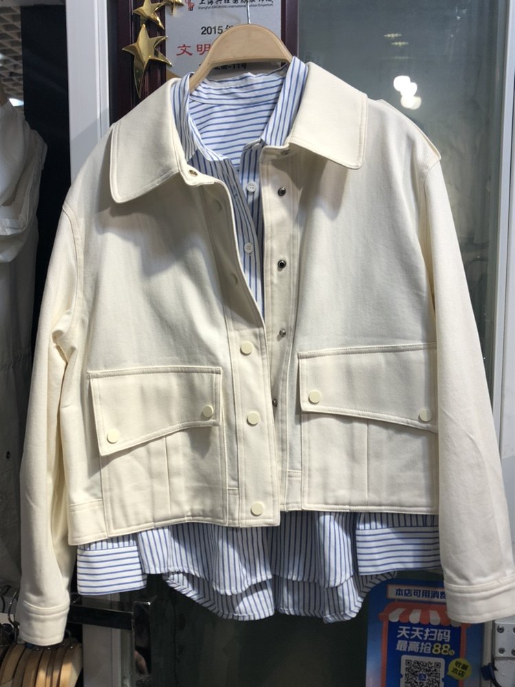 春装新款包邮 韩版显瘦宽松款奶白色肩章大口袋短款全棉夹克外套