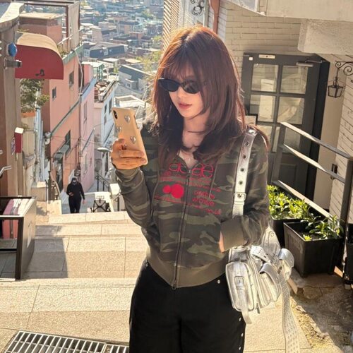 韩国小众潮牌aeae短款卫衣女辣妹修身显瘦百搭长袖迷彩外套秋冬款