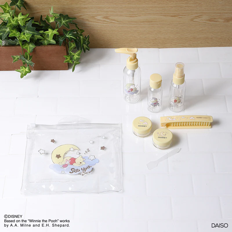 日本大创卡通维尼熊旅行分装瓶乳液面霜盒喷雾瓶子梳子便携套装