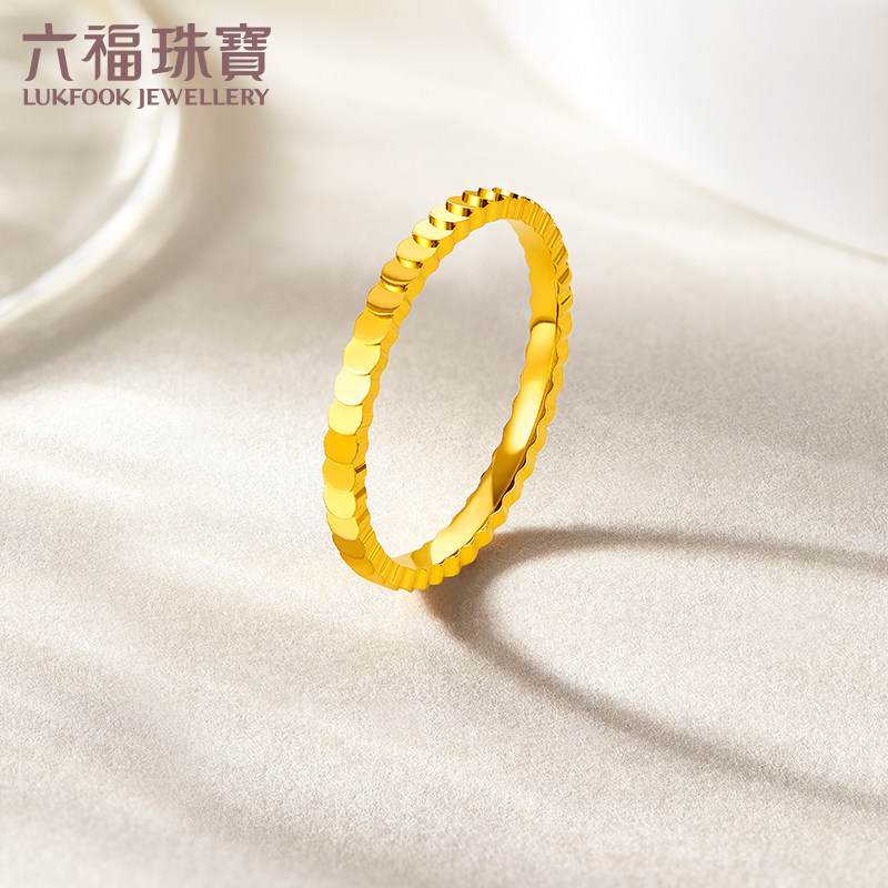 六福珠宝鱼鳞小圆片黄金戒指女款光面足金可刻字计价B01TBGR0035