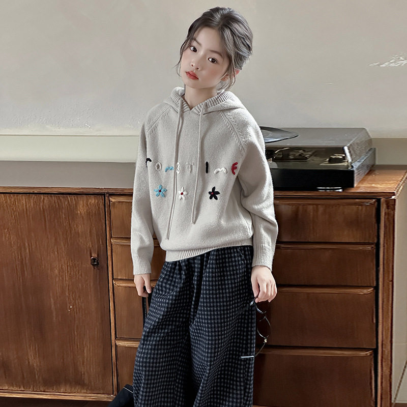 女童毛衣儿童针织衫秋装2025新款女孩衣服休闲时尚连帽绣花上衣潮