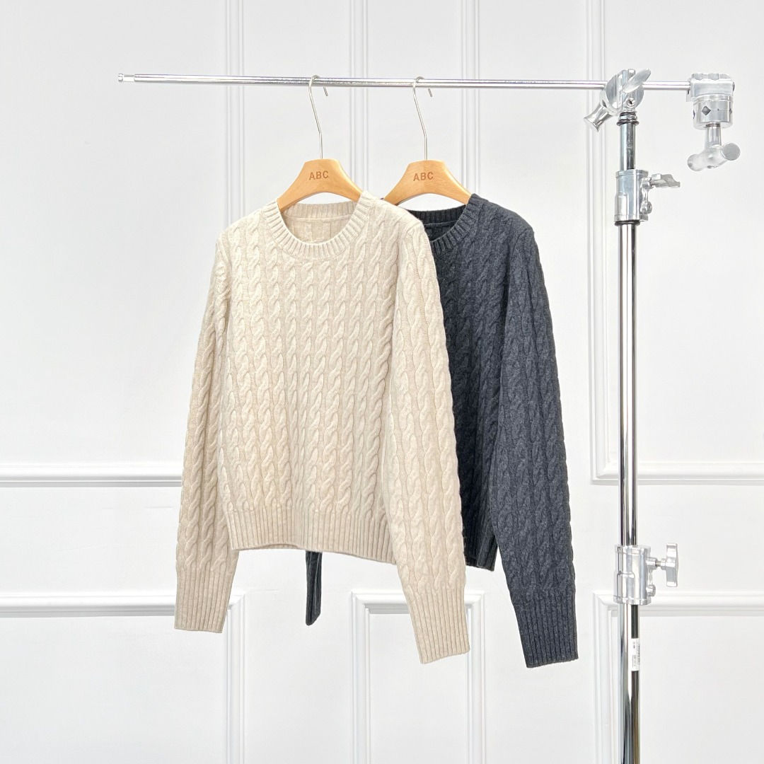 秋冬廓形羊毛绞花圆领长袖毛衣女