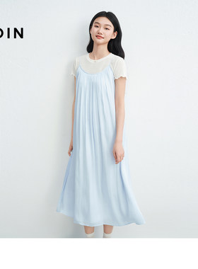 乐町压褶设计连衣裙女2025年夏季新款后背蝴蝶结度假风亮面裙子
