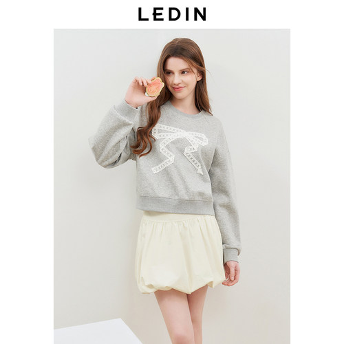 宽松短款，亮闪面料