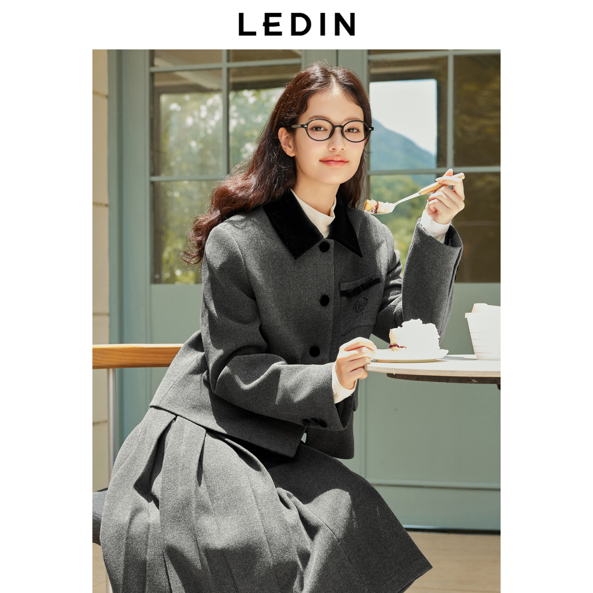 乐町学院少女领口撞色外套2024冬季新款口袋丝绒蝴蝶结设计上衣