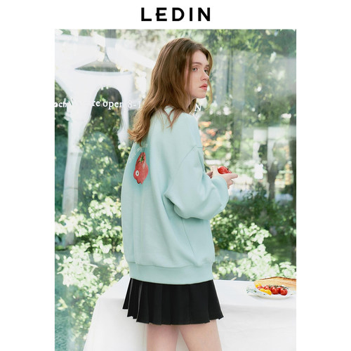 圆领落肩  宽松版型