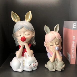 抱兔莎丽女孩摆件北欧创意客厅玄关电视柜酒柜卧室家居装饰品