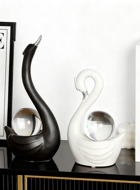 北欧轻奢情侣天鹅陶瓷摆件