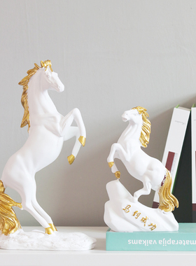 现代简约招财马到成功树脂摆件