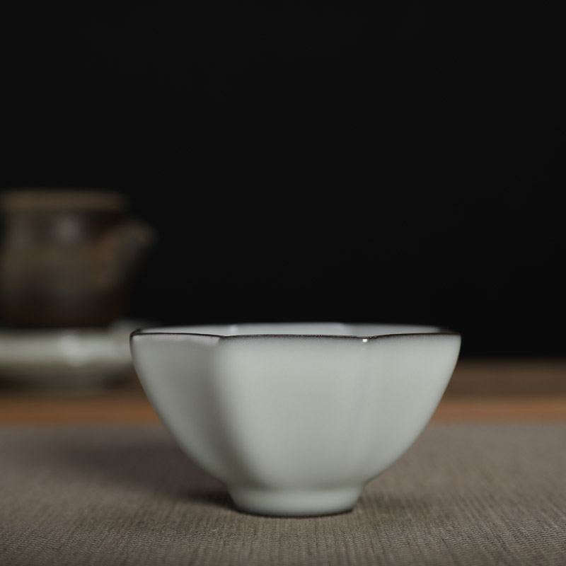 龙泉青瓷哥窑铁胎莹润如猪油图片