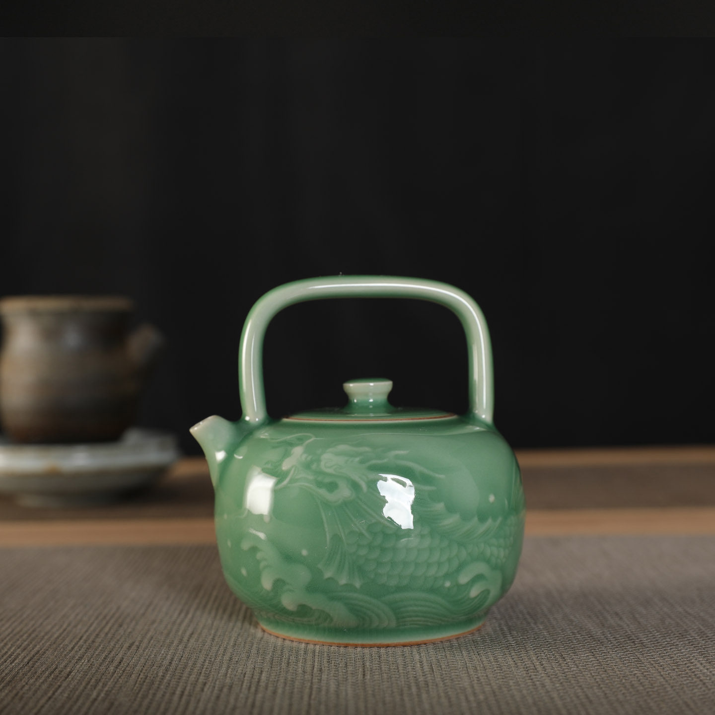 龙泉窑青瓷弟窑提梁壶林敏手工刻花茶壶功夫茶具陶瓷不开片梅子青