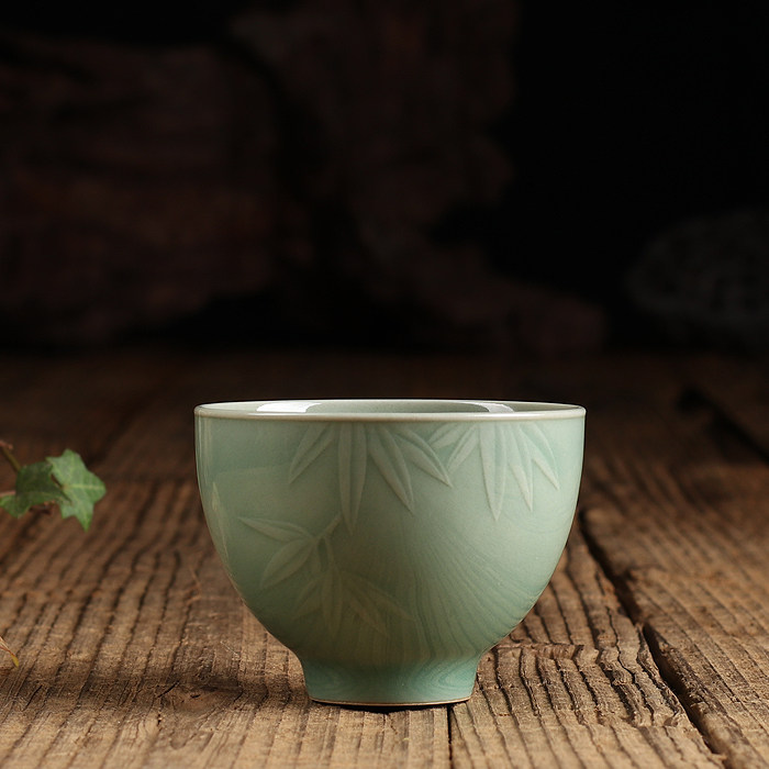 龙泉市青瓷纯手梅子青雕花杯茶杯把玩收藏观赏品茗杯精品刘昌庭